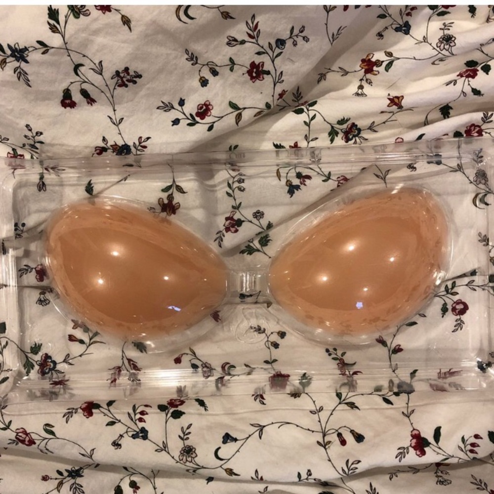 Silicon strapless sticky bra